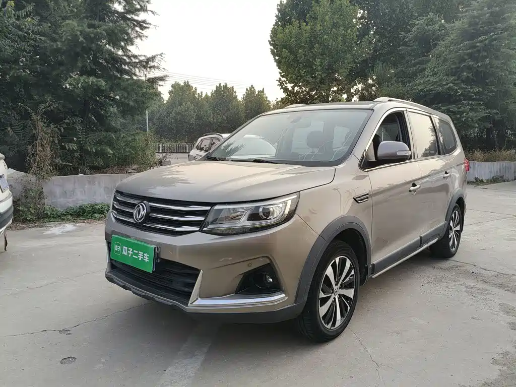 Photo 2 - Dongfeng Fengxing Jingyi X6