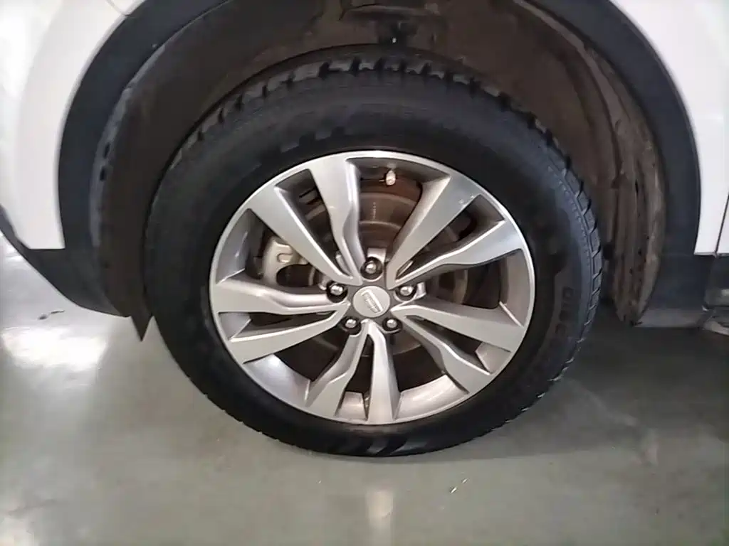 Фото 23 - Geely Atlas