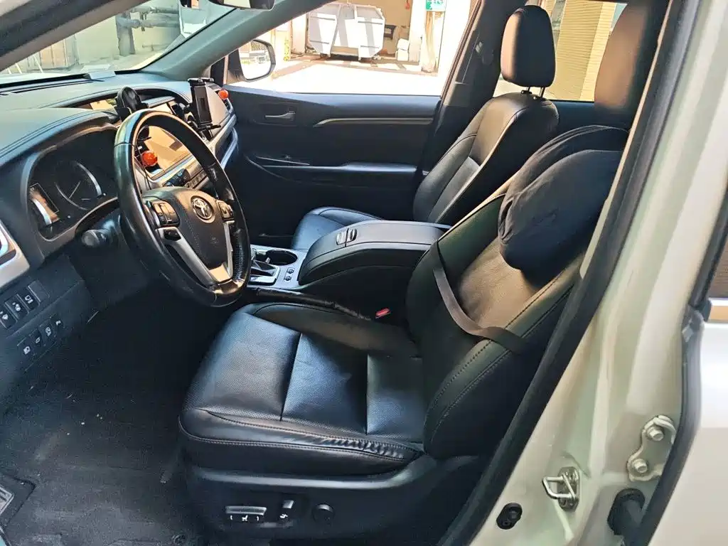Фото 8 - Toyota Highlander
