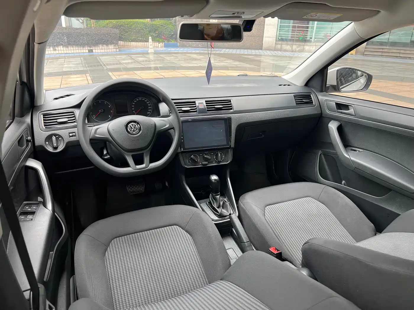Volkswagen Santana 2016 1.6L Automatic Trend Edition фото 11