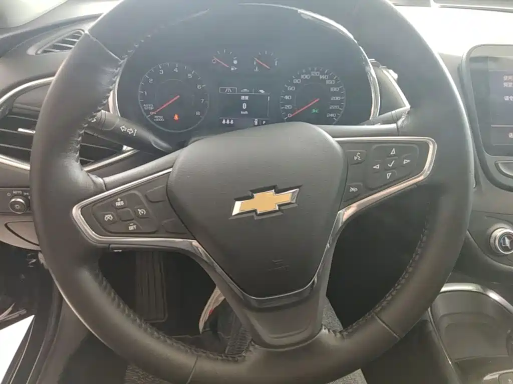 Photo 11 - Chevrolet Malibu XL