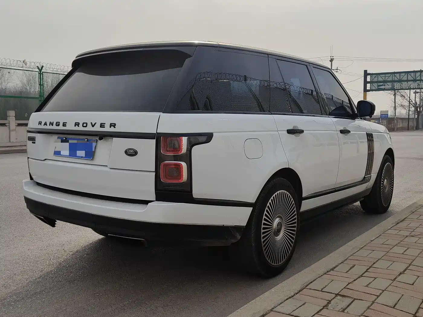Land Rover Range Rover 2015 3.0 TDV6 Vogue фото 4