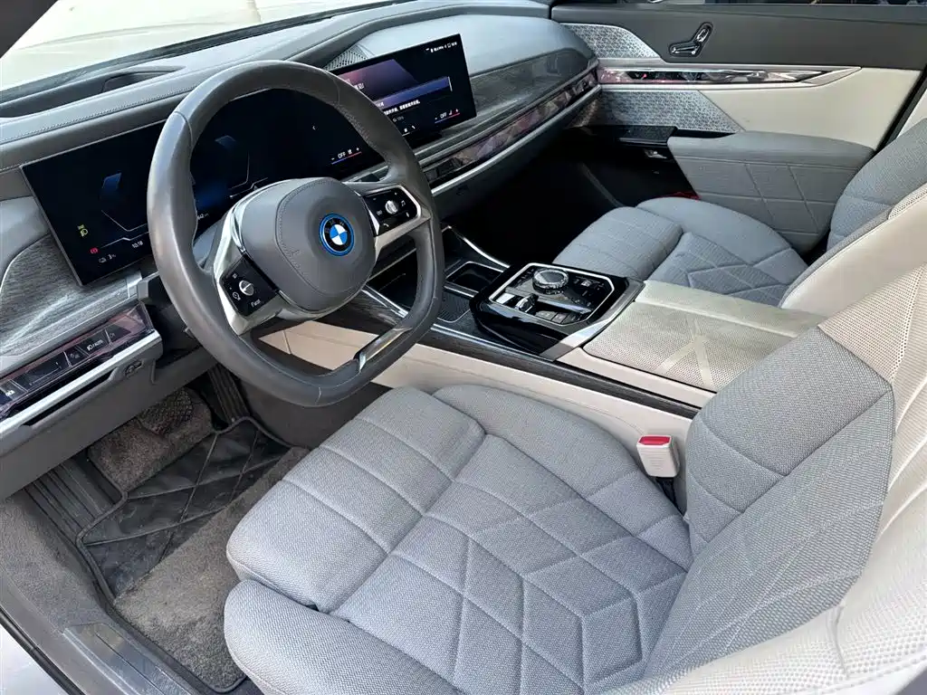 BMW i7 2025 2023 xDrive60L Luxury Package