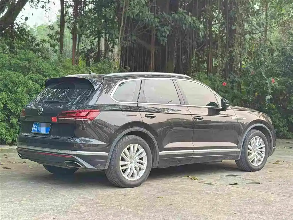VOLKSWAGEN TOUAREG