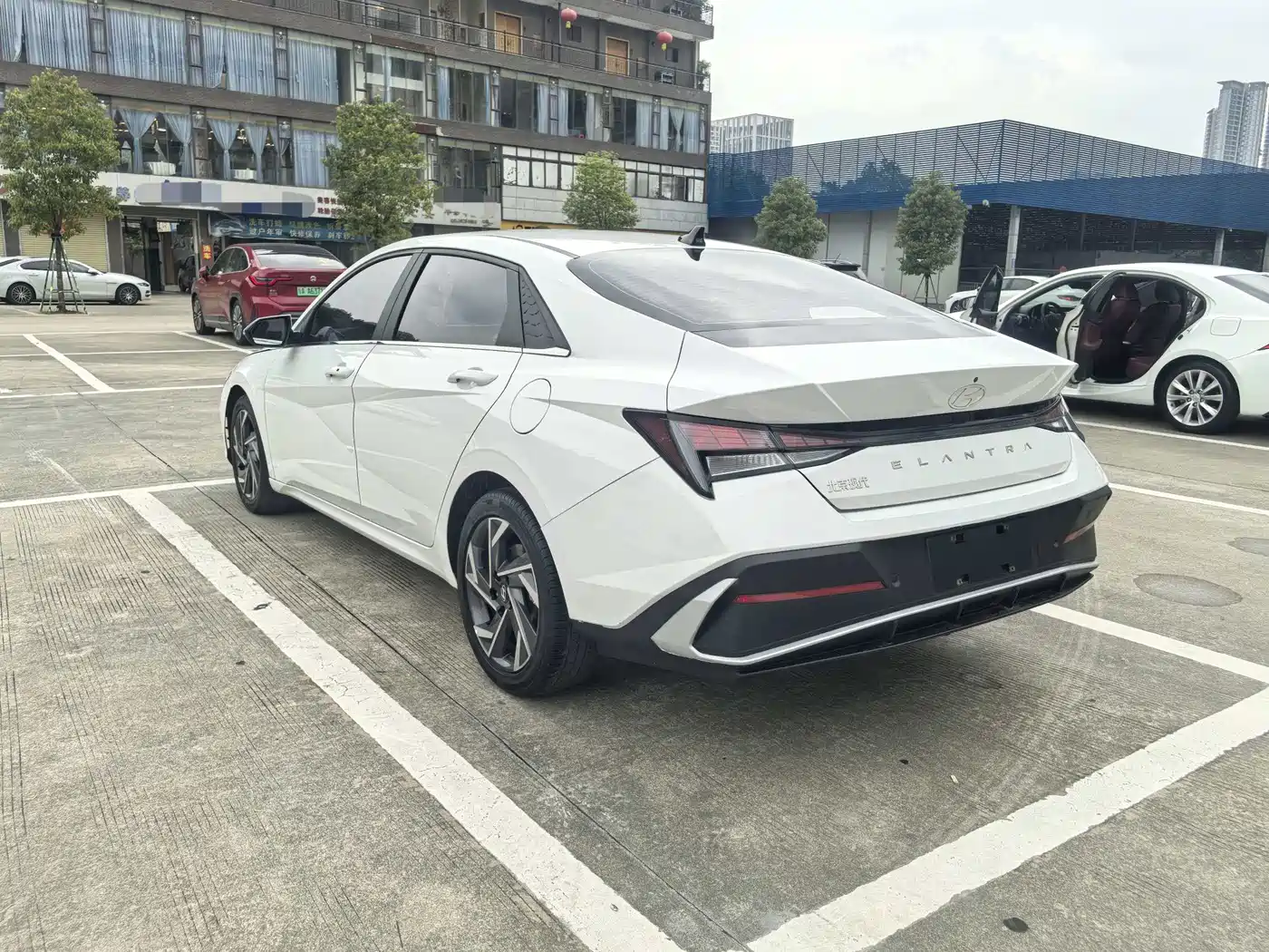 Hyundai Elantra 2023 1.5L CVT GLX Elite Edition фото 12