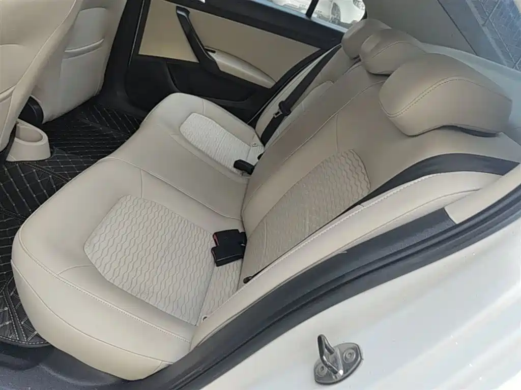 Škoda Rapid 2013 1.6L Automatic Smart Selection фото 13