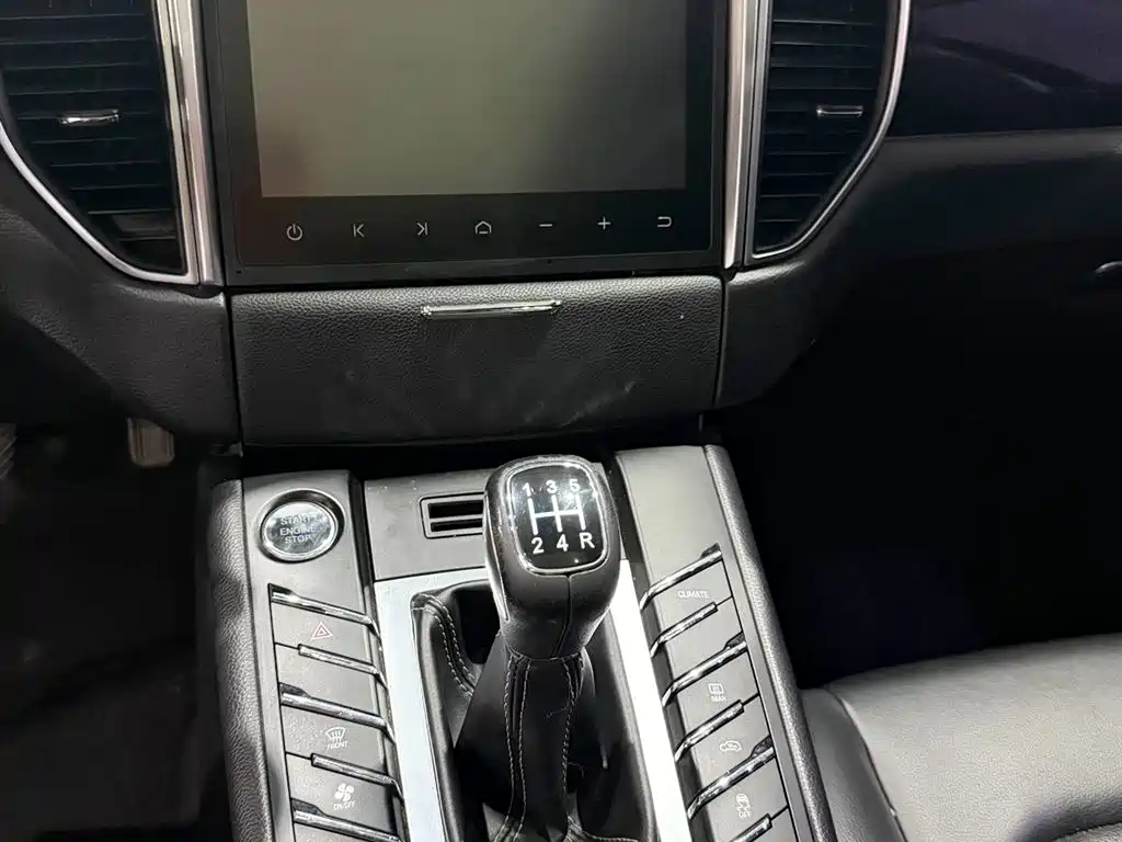 Фото 10 - Zotye SR9