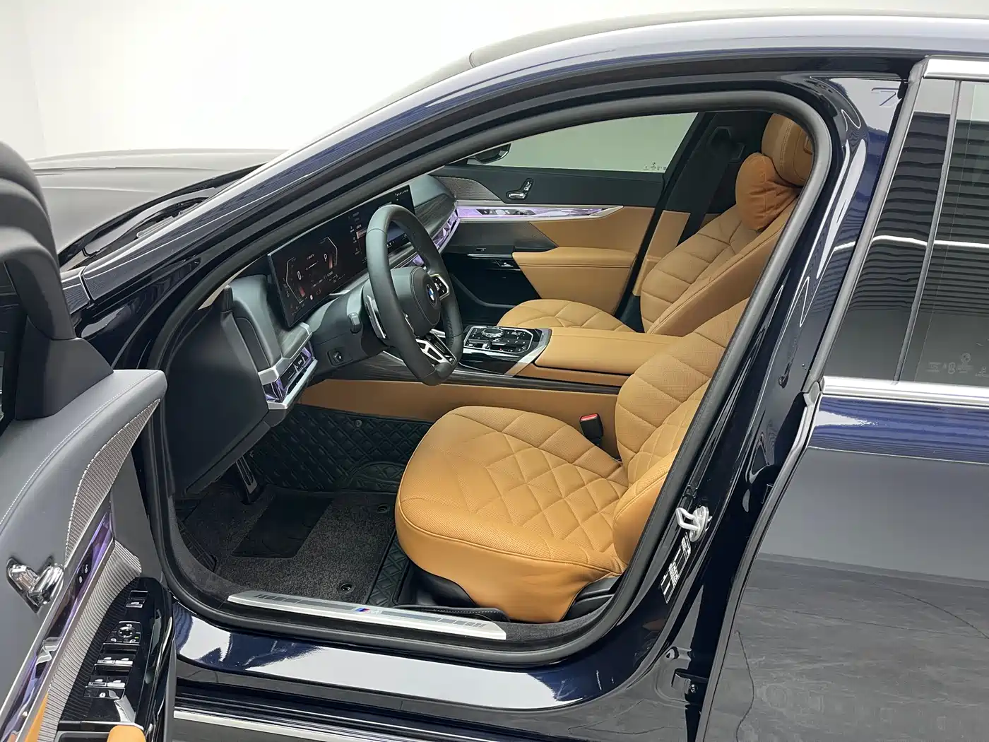 BMW 7 Series 2023 Model 735Li M Sport Package фото 16