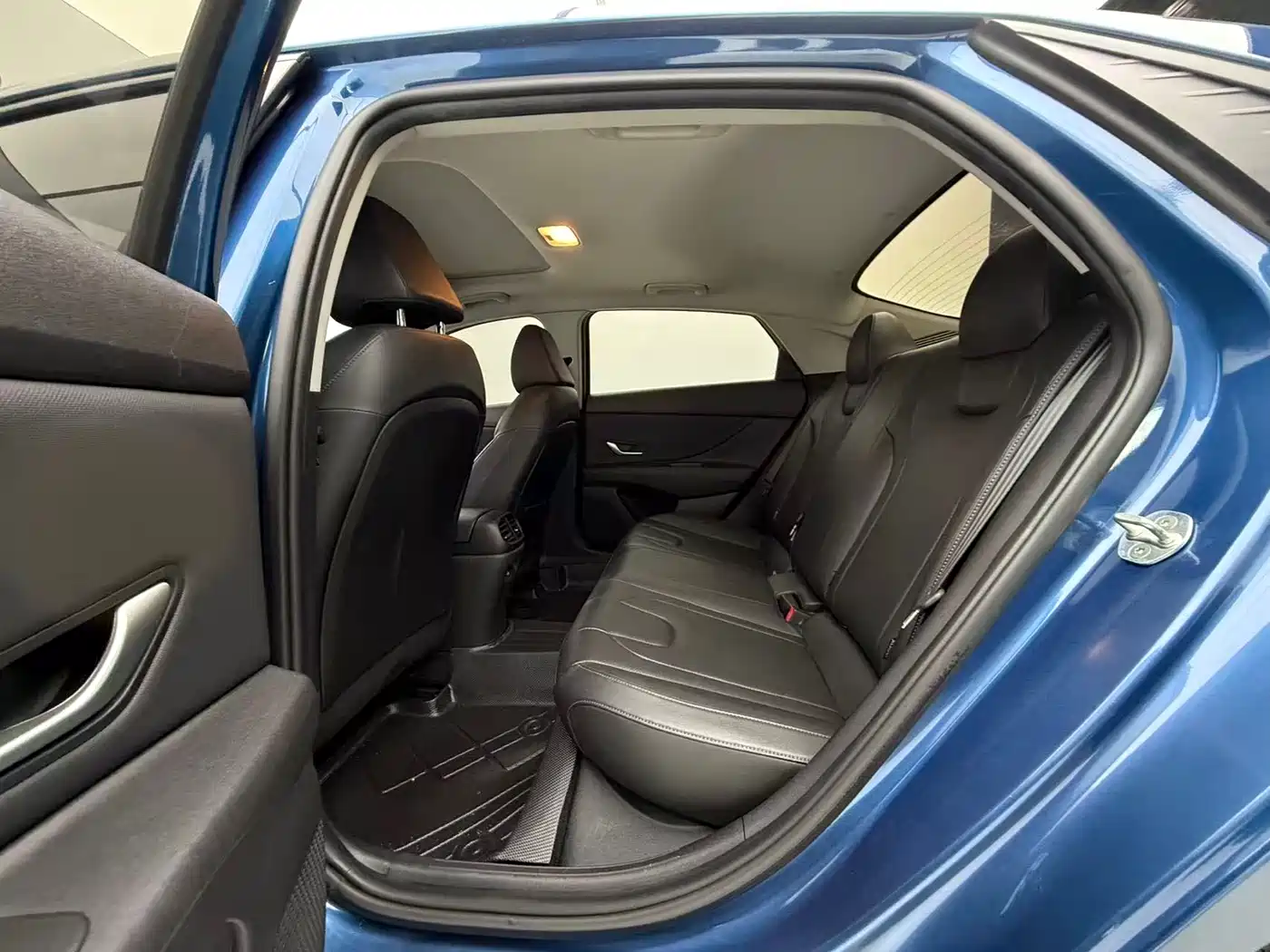 Hyundai Elantra 2022 1.5L CVT GLX Elite Edition фото 21