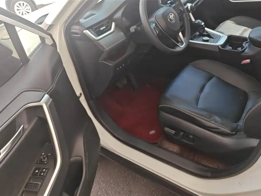 Toyota RAV4 Rongfang 2020 2.0L CVT 4WD Premium Edition фото 9