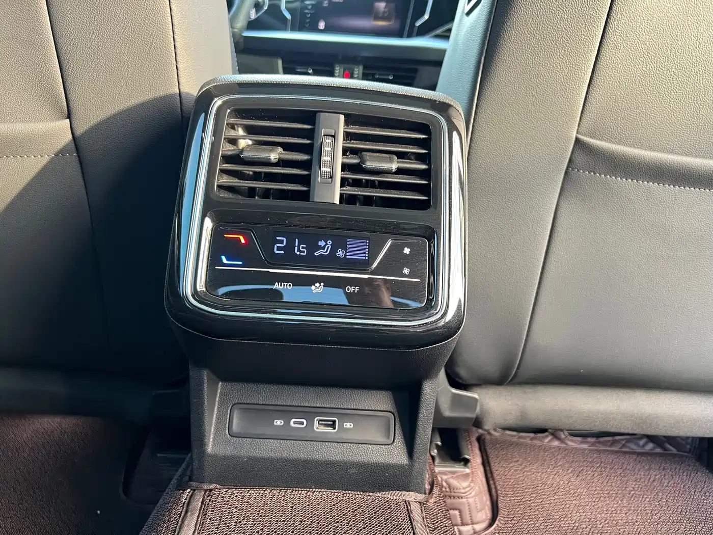 Volkswagen Passat 2024 380TSI Dragon Soaring Edition фото 15