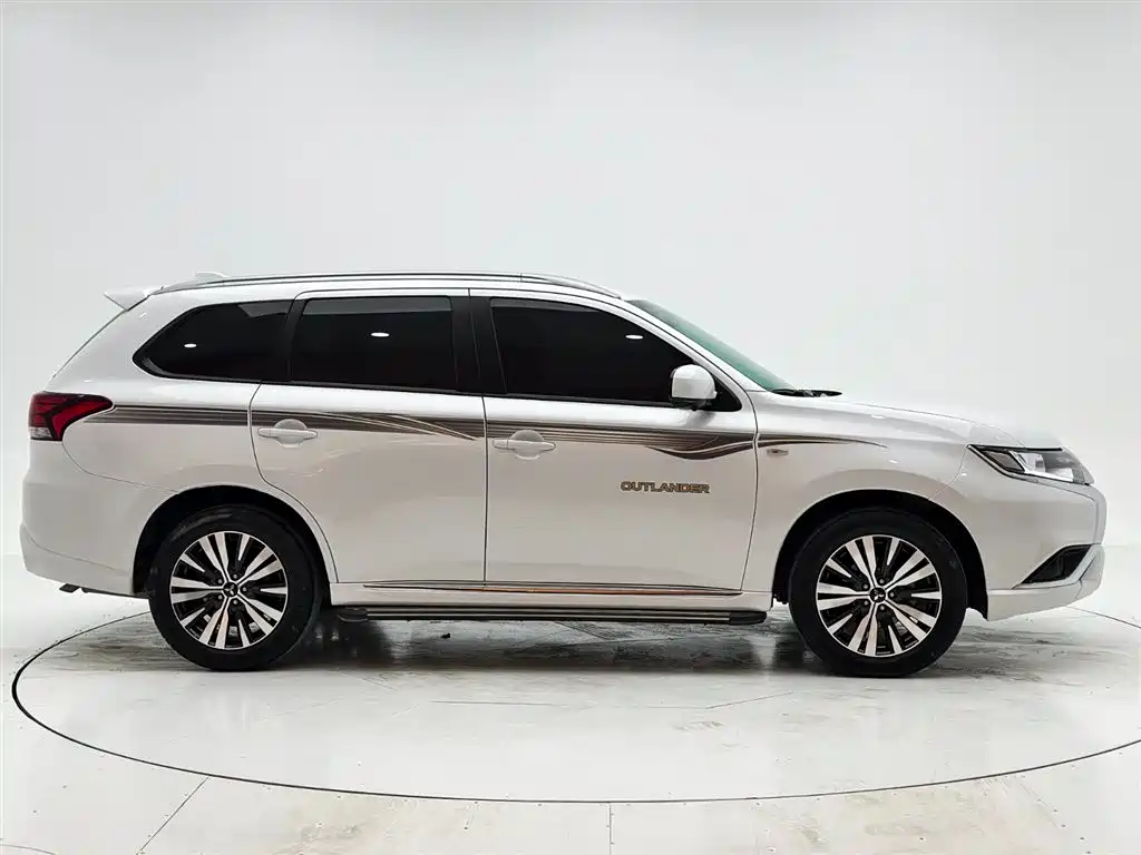 Mitsubishi Outlander 2021 2.0L 2WD Smooth Ride Version 5-Seater фото 9