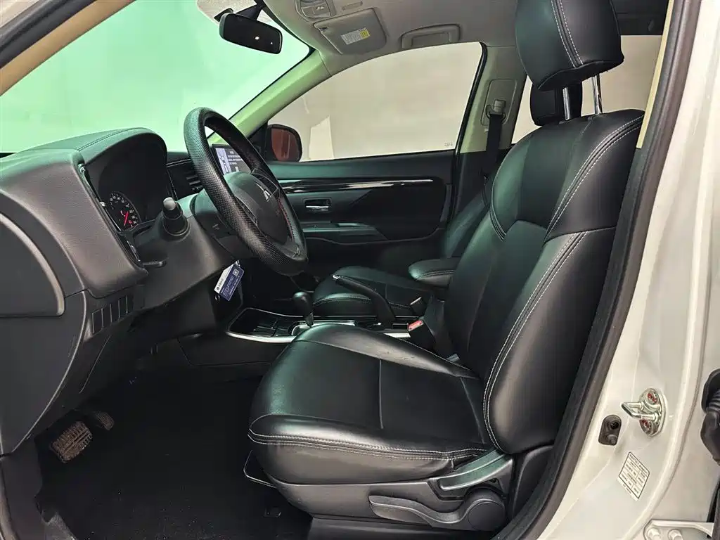 Mitsubishi Outlander 2021 2.0L 2WD Smooth Ride Version 5-Seater фото 16