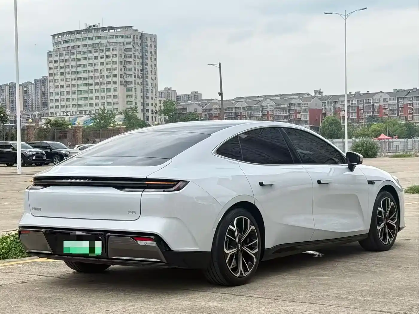 Geely Galaxy Galaxy E8 2025 700km Long Voyage Smart Drive Edition фото 8