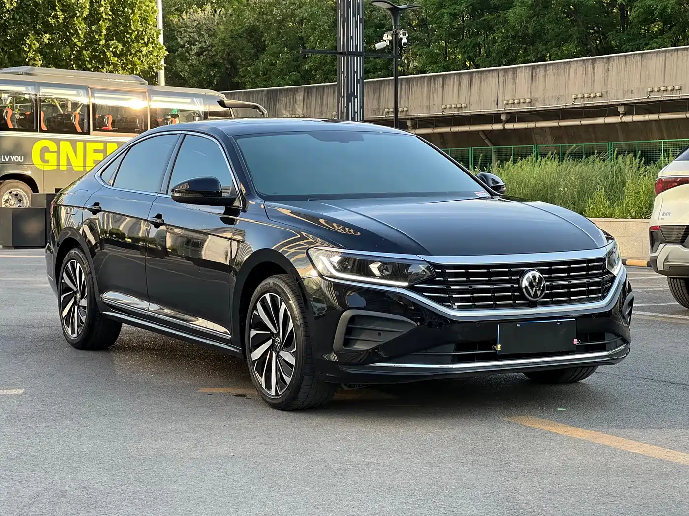 Volkswagen Passat 2024 380TSI Dragon Soaring Edition фото 3