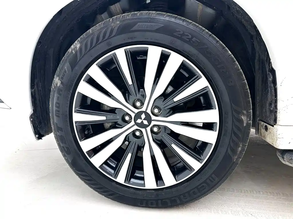 Mitsubishi Outlander 2021 2.0L 2WD Smooth Ride Version 5-Seater фото 21