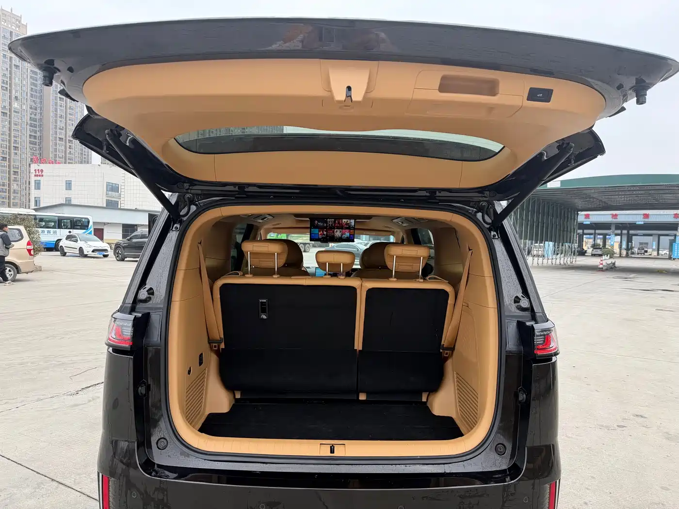 Voyah Auto Voyah Dreamer 2025 PHEV AWD Flagship Kunpeng Edition фото 7