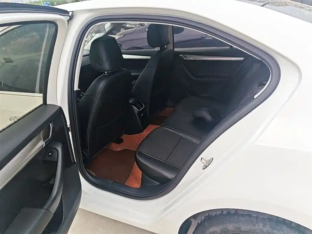 Škoda Octavia 2019 1.5L Automatic Smart Luxury China VI фото 17