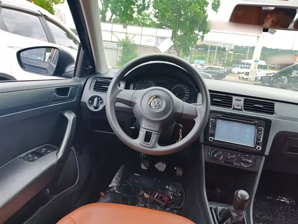 Volkswagen Santana 2015 1.4L Manual Trend Edition фото 11