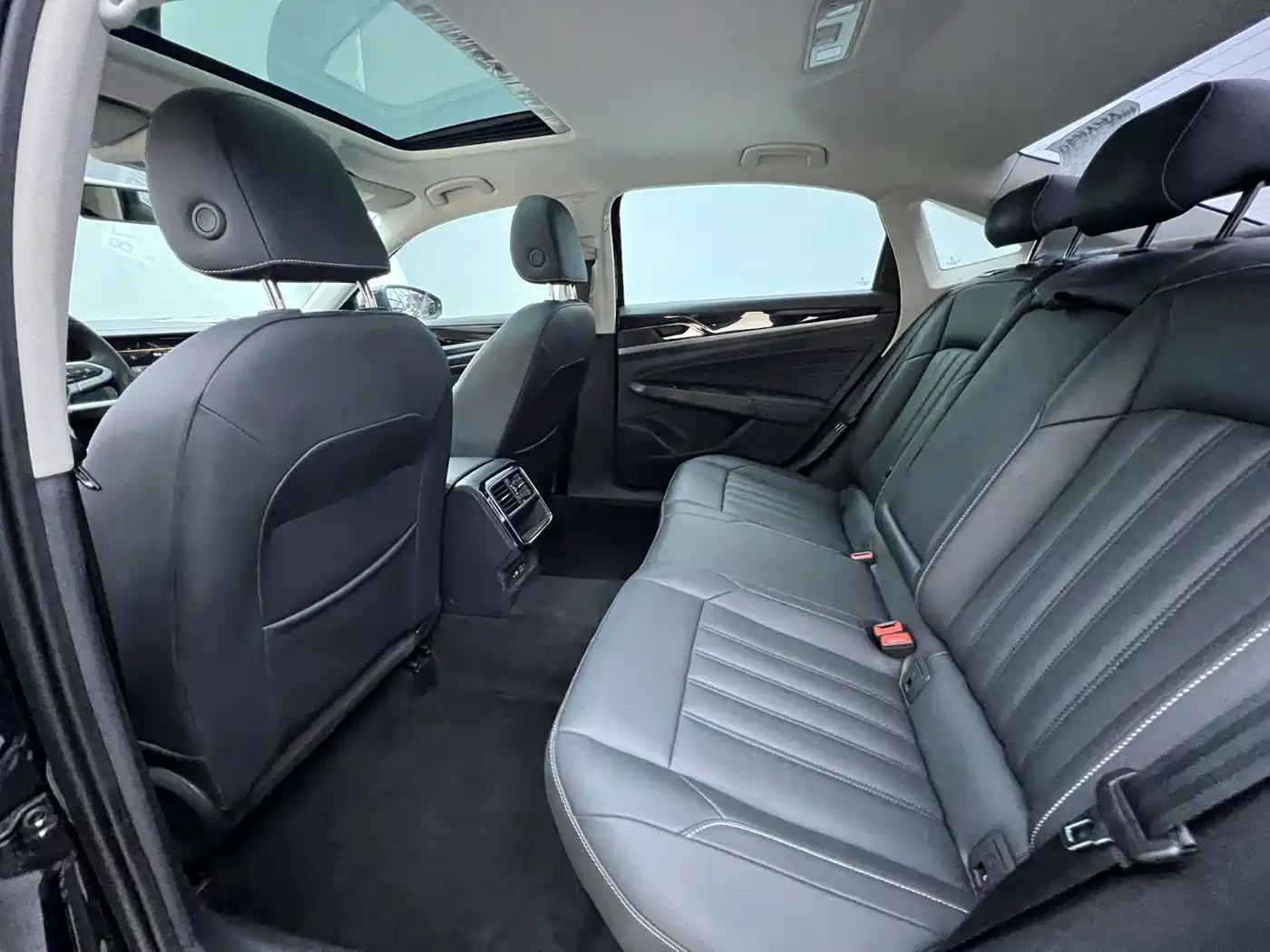 Volkswagen Passat 2022 280TSI Business Edition фото 14
