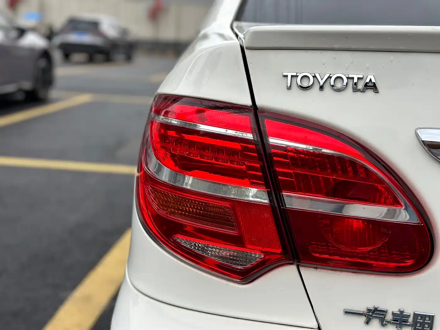 Toyota Corolla 2013 1.6L Automatic Luxury фото 9