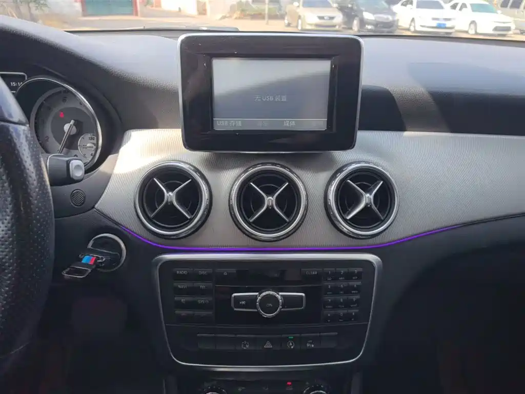 Mercedes-Benz GLA 2016 GLA 200 Dynamic фото 13