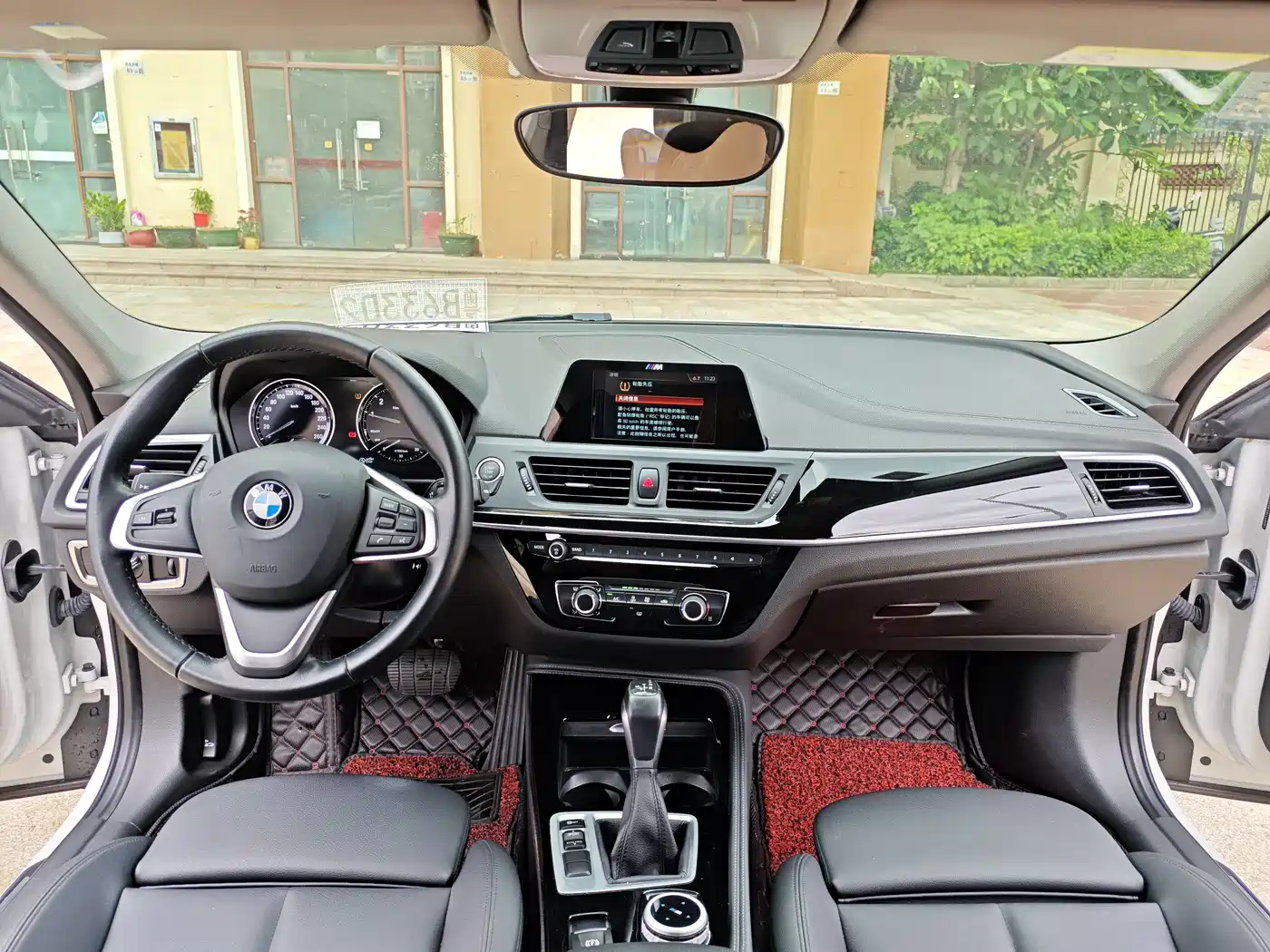 BMW 1 Series 2017 118i Sport фото 8