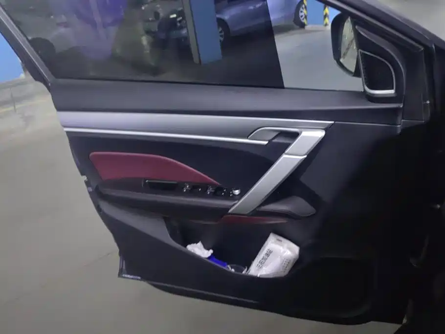 Фото 7 - Geely Coolray