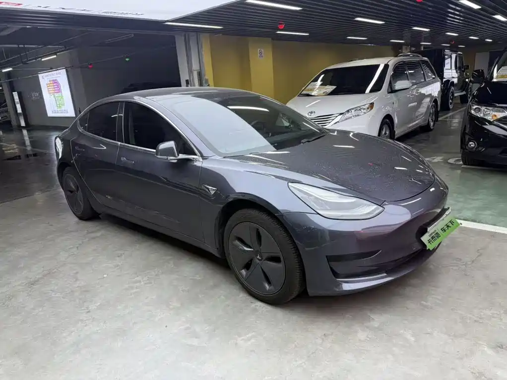 Фото 2 - Tesla Model 3
