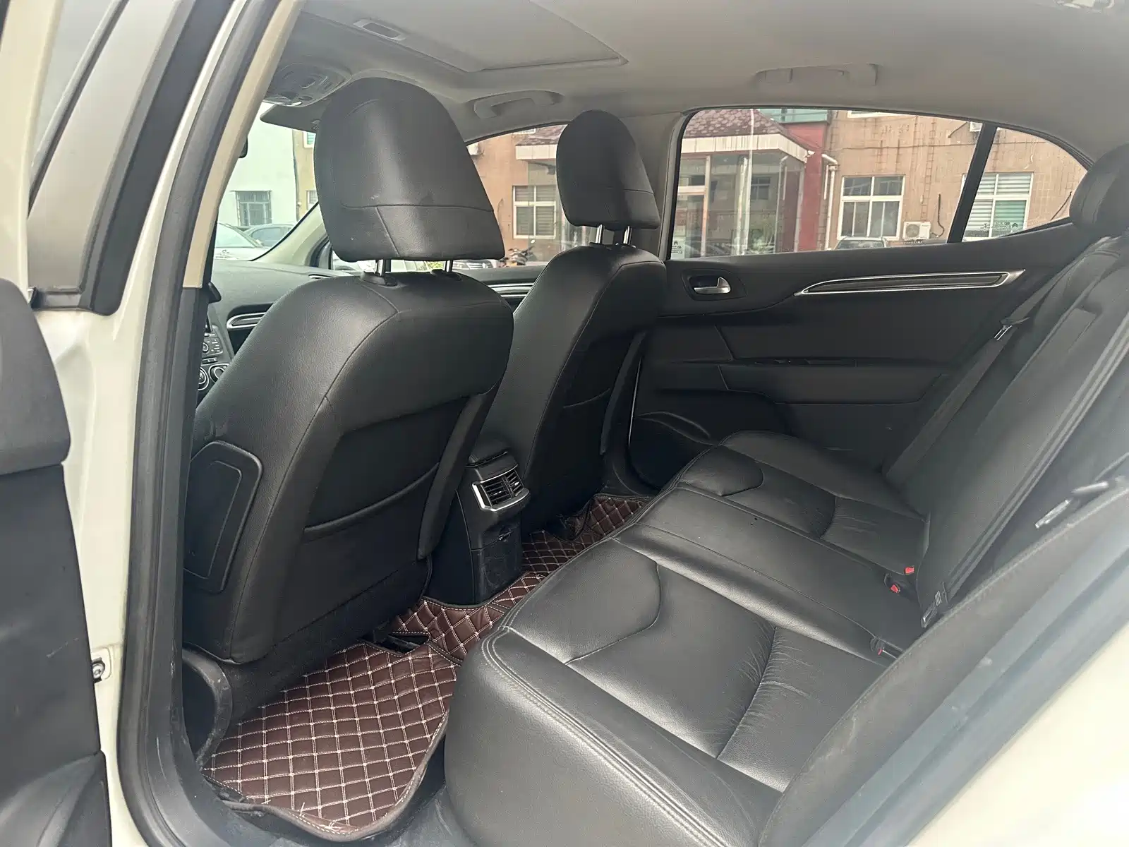صورة 5 - Citroën C4L