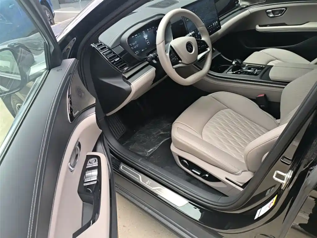 BYD Han 2025 DM-i Smart Driving Edition 125KM Comfort фото 16
