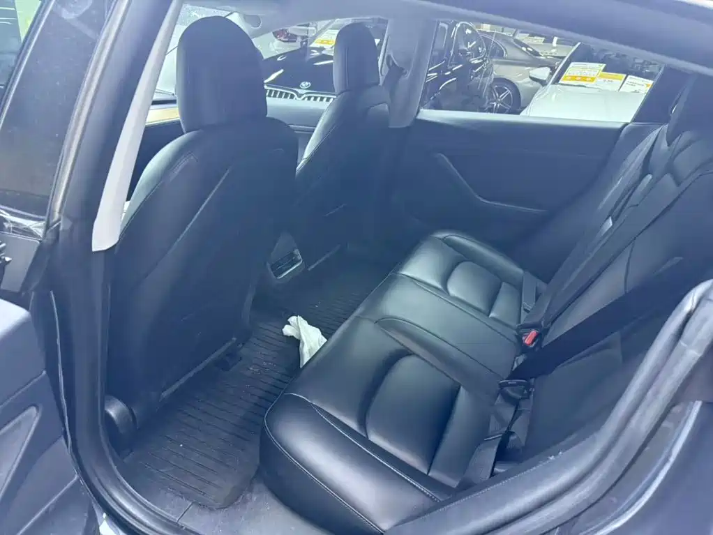 Фото 8 - Tesla Model 3