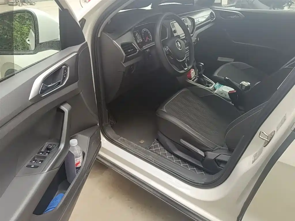 Volkswagen T-Cross 2019 1.5L Automatic Comfort Edition фото 16