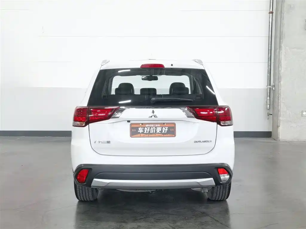 Mitsubishi Outlander 2018 2.0L 2WD Glory Edition 5-seater фото 4