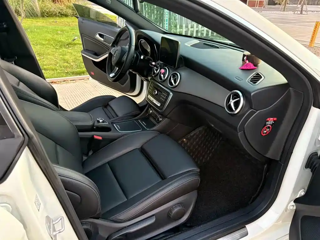 Mercedes-Benz CLA (Import) 2017 CLA 200 Dynamic фото 9