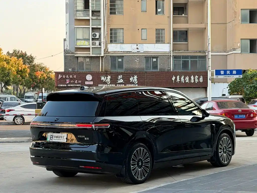 Фото 6 - NIO ES8