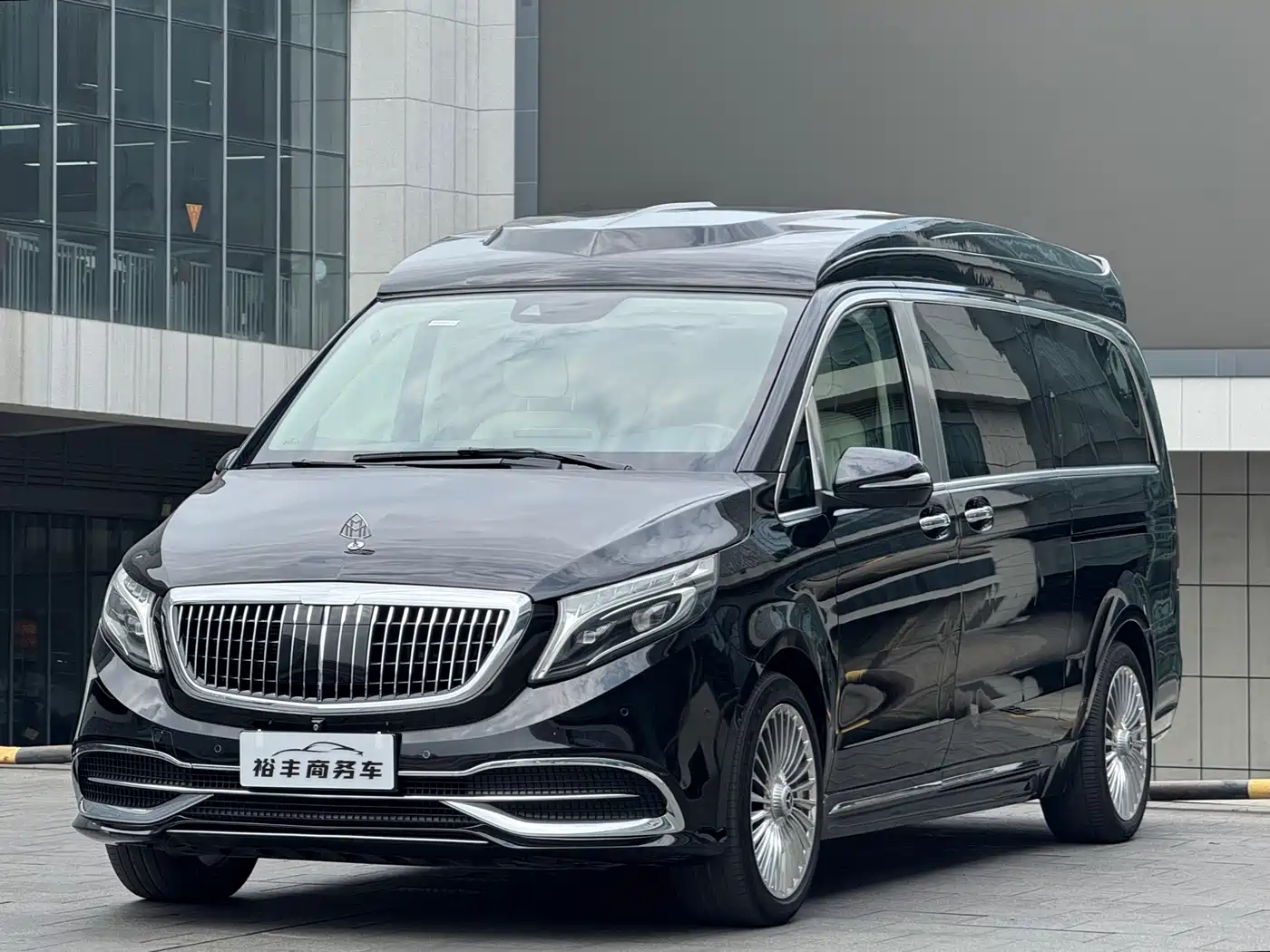 Mercedes-Benz V-Class 2018 V 260 L Premium Long Wheelbase Edition China VI