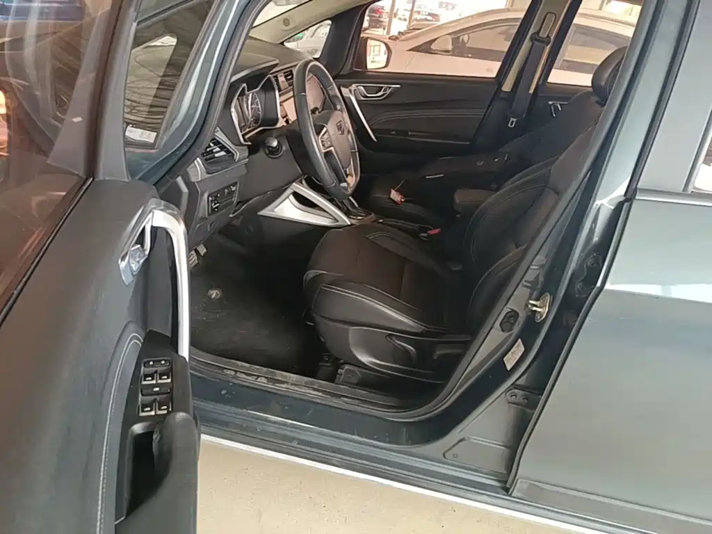 Фото 16 - Geely Vision X3