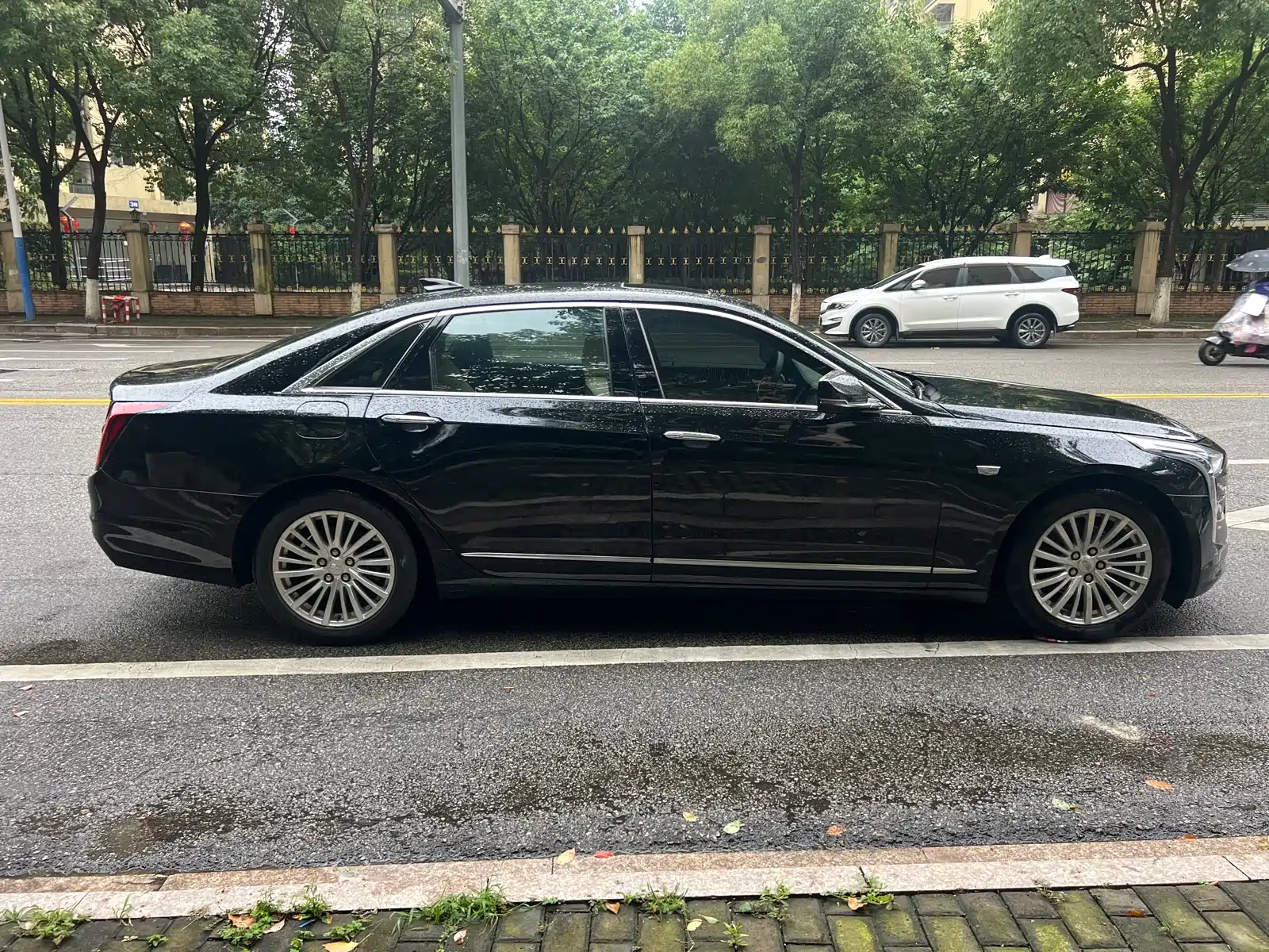 Фото 13 - Cadillac CT6