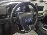 Photo 15 - Hongqi E-QM5