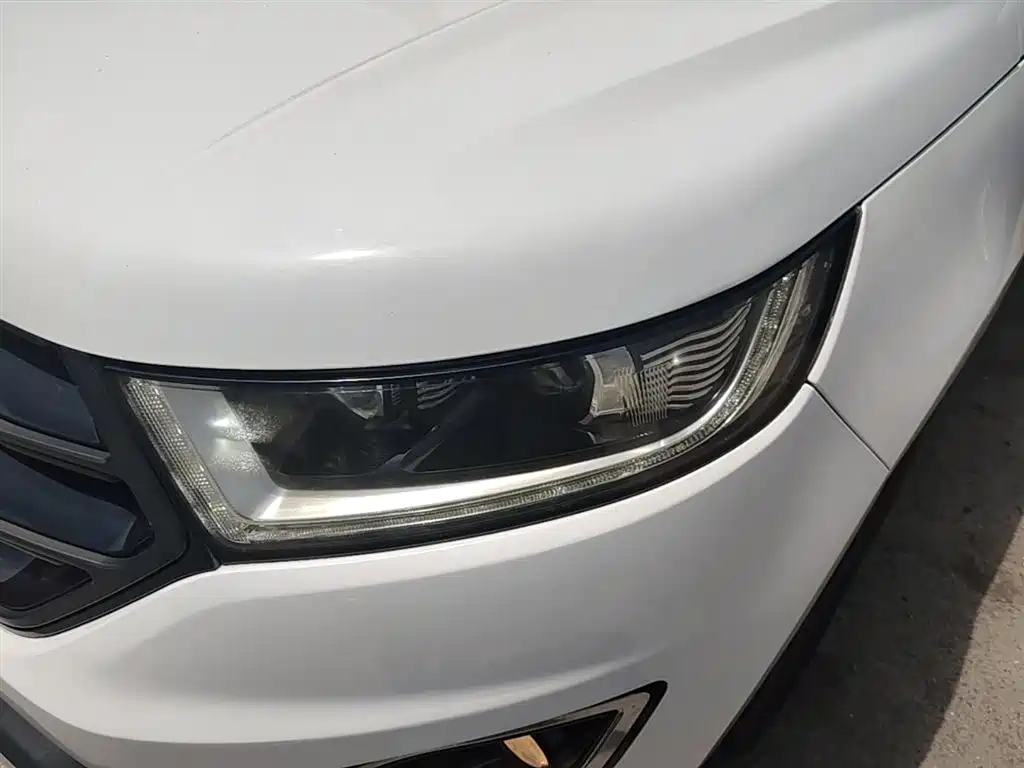 Фото 24 - Ford Edge