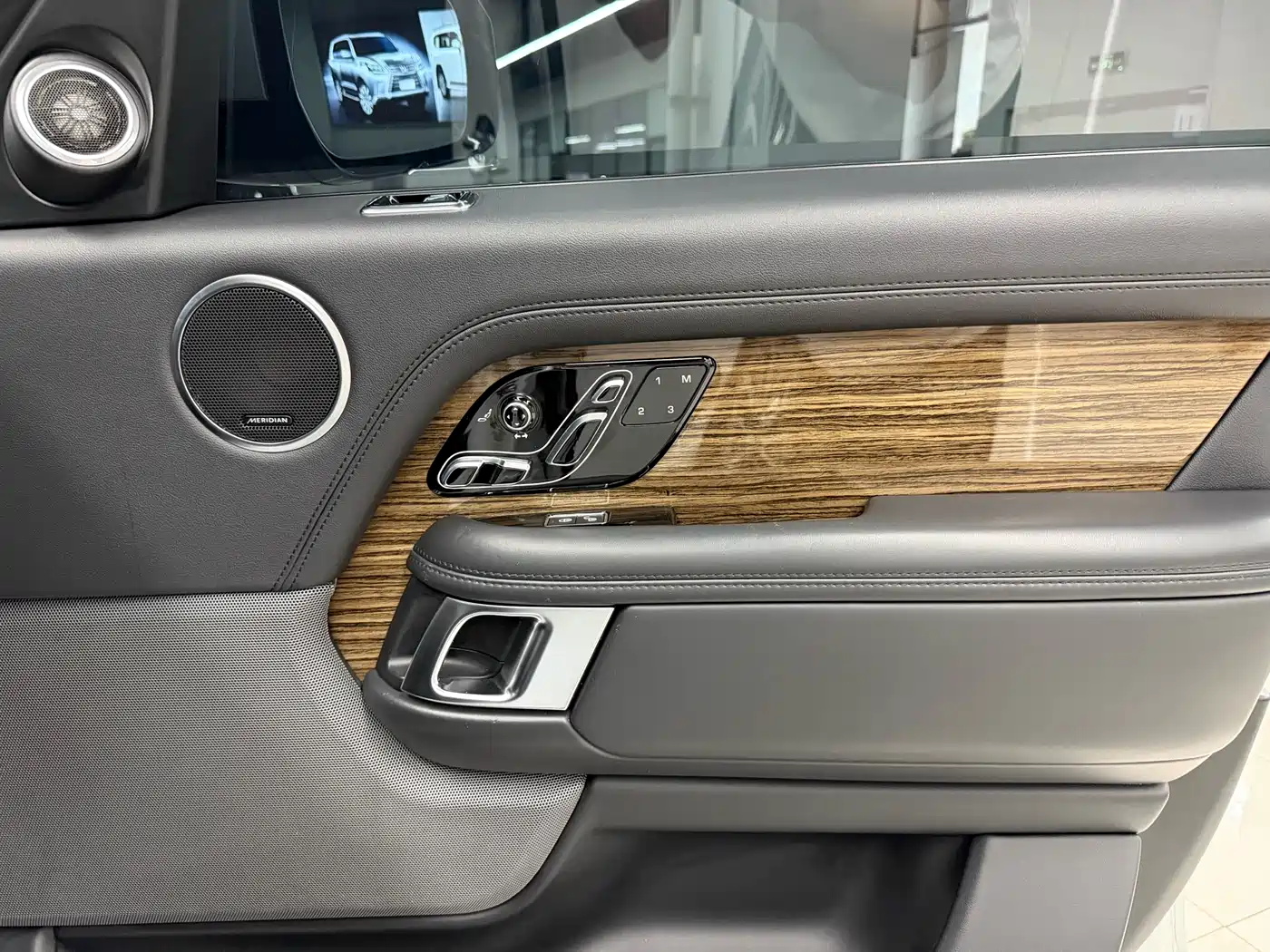 Land Rover Range Rover 2018 3.0 SC V6 Vogue Heritage Edition фото 15