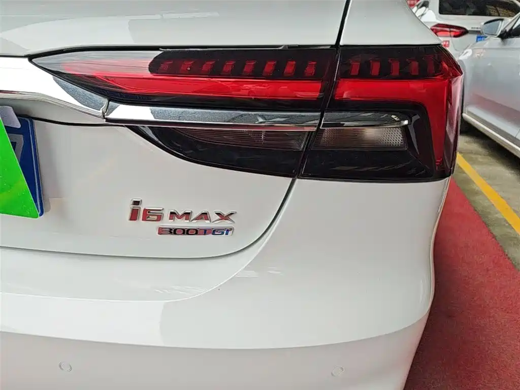 Фото 8 - Roewe i6 MAX