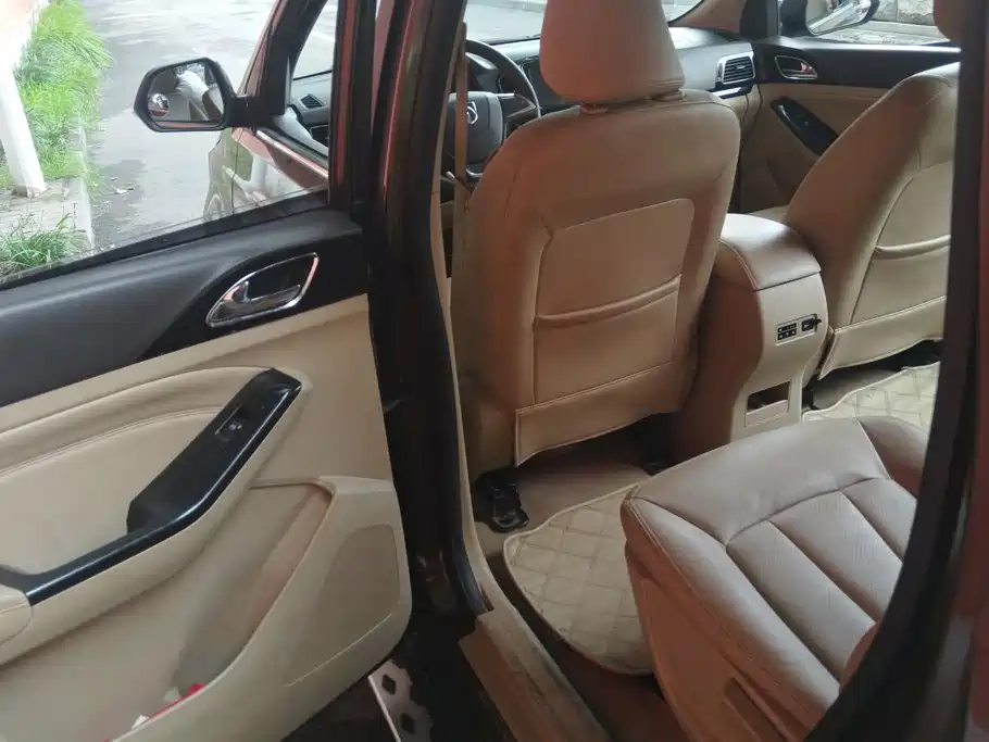 Baojun 730 2014 2014 1.5L Manual Comfort 7-seater