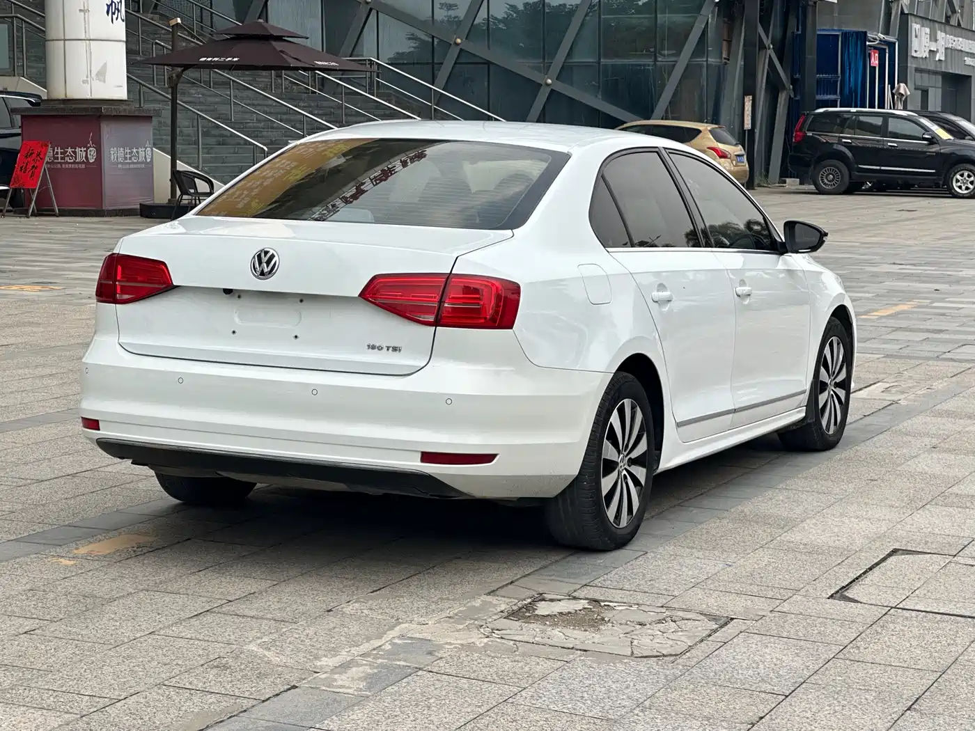 VOLKSWAGEN SAGITAR