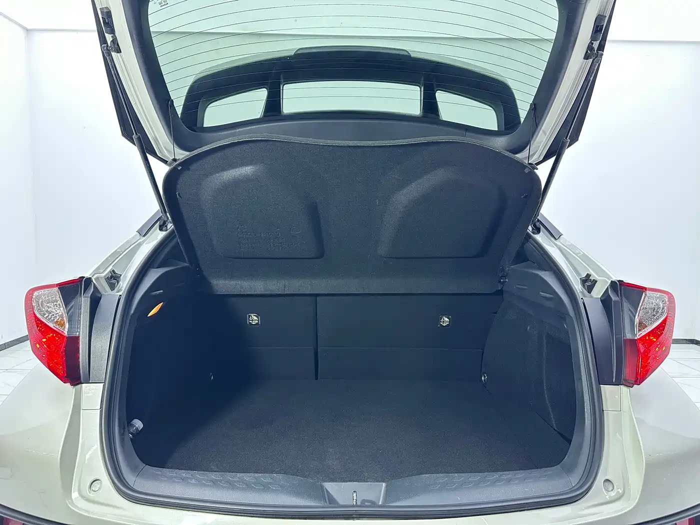 Toyota IZOA 2018 2.0L Speed Edition China VI фото 6