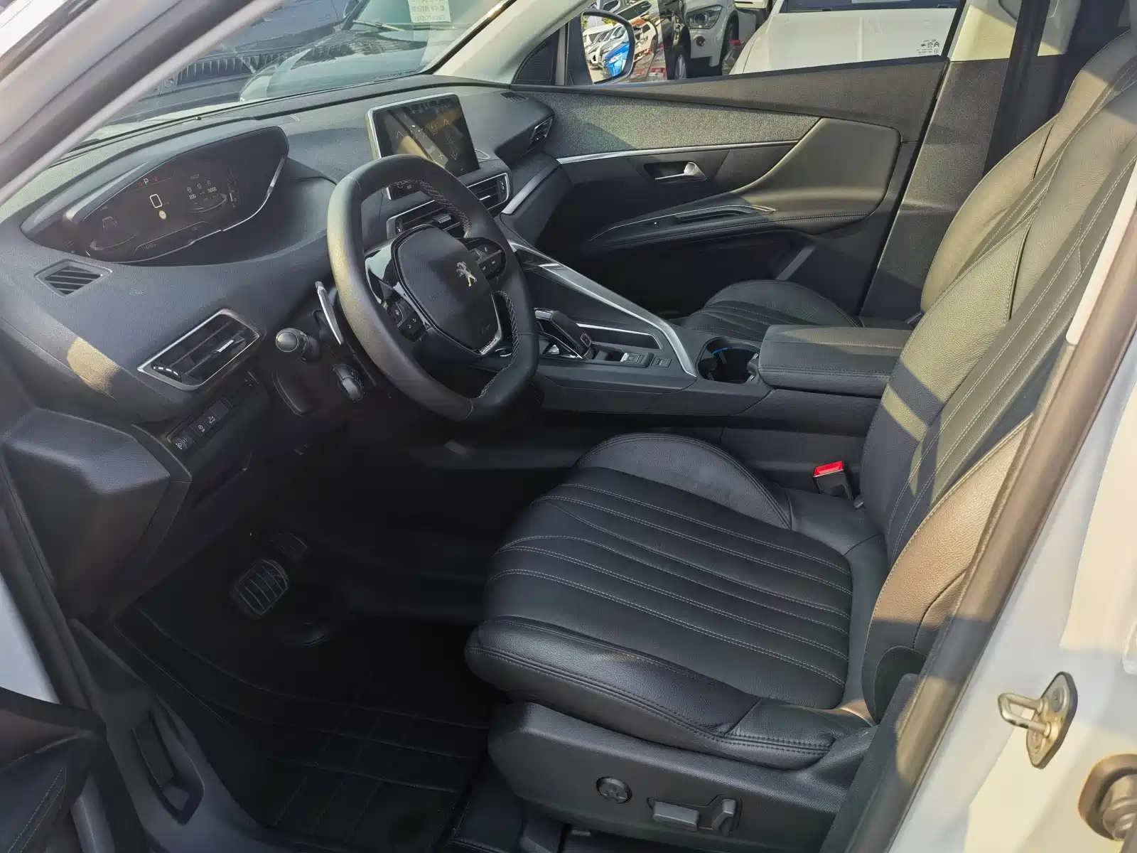Photo 15 - Peugeot 5008