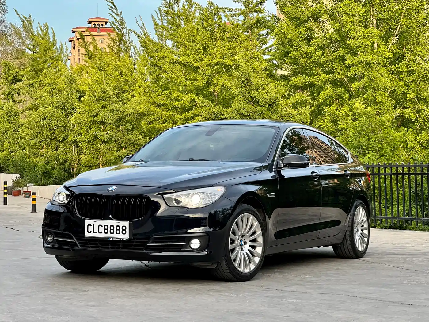 BMW 5 Series GT 2014 535i Leading