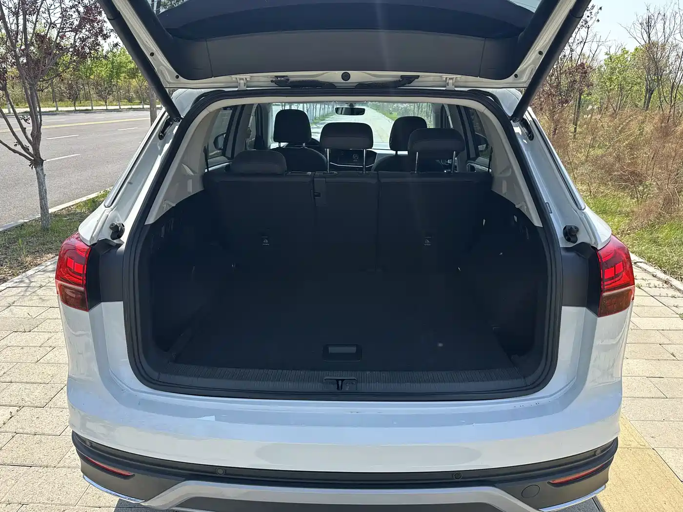 Volkswagen Tayron 2022 280TSI 2WD Luxury Smart Connect Edition фото 27