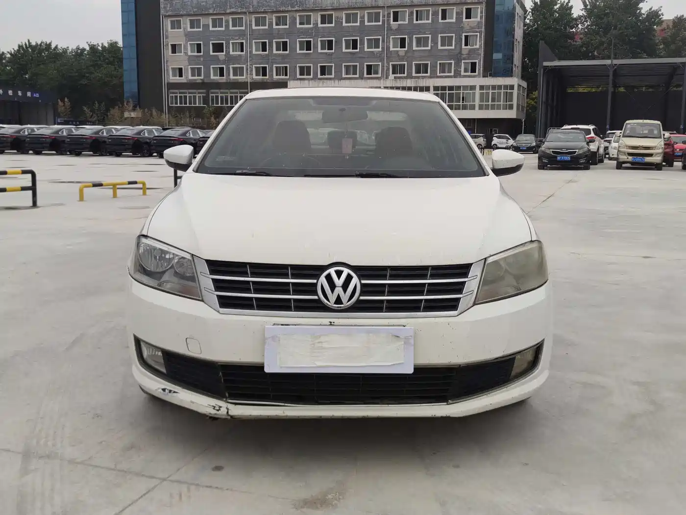 Volkswagen Lavida 2013 Facelift Classic 1.6L Manual Comfort фото 2